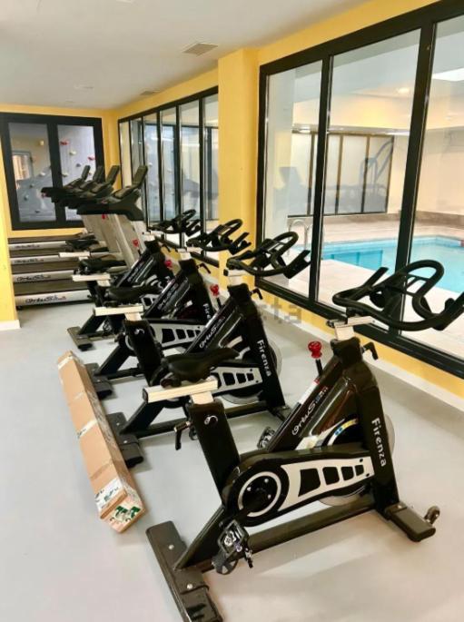 Estudios Homer Y Disney Con Piscina Climatizada, Piscina Exterior,Gimnasio, Coworking, Padel,Netflix Y Wifi Gratis San Sebastian de los Reyes Exterior photo